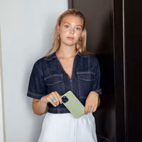 Selencia Vivid Backcover met MagSafe Apple iPhone 15 Pro - Zebra Winter Sky Titanium Yellow