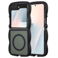 Selencia Wavy Backcover met MagSafe Samsung Galaxy Z Flip 7 - Zwart