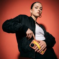 Callbuddy Hoesje met Strap Apple iPhone 17e / 16e / 15 / 14 / 13 - Coral Pop
