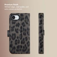 Selencia Sabi Bookcase with Leopard Print Apple iPhone 17e / 16e - Midnight Black