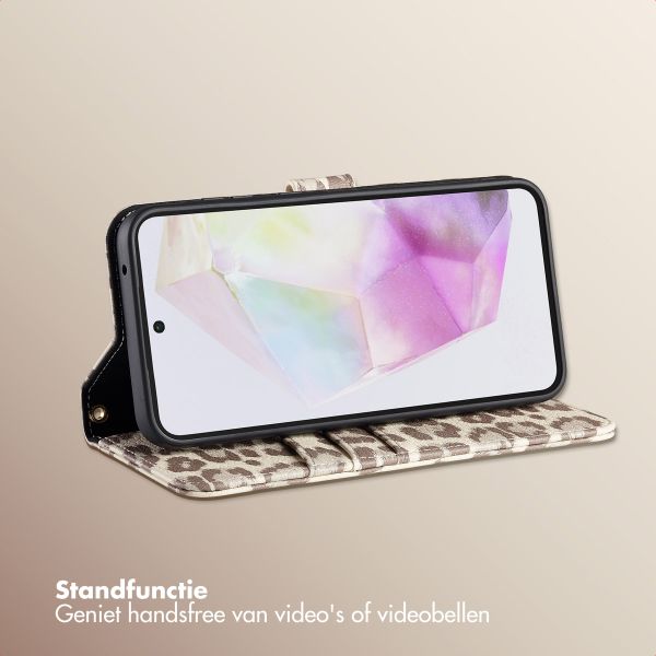 Selencia Sabi Bookcase met Panterprint Samsung Galaxy A35 - Soft Ivory