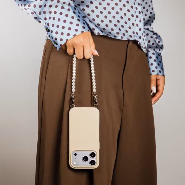 Selencia Rivièra MagSafe Backcover met afneembare haakjes iPhone 12 / 12 Pro - Milky Latte