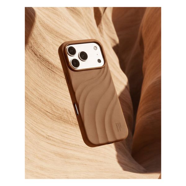 iDeal of Sweden Soft Swirl Silicone MagSafe Case Apple iPhone 17 - Salted Caramel