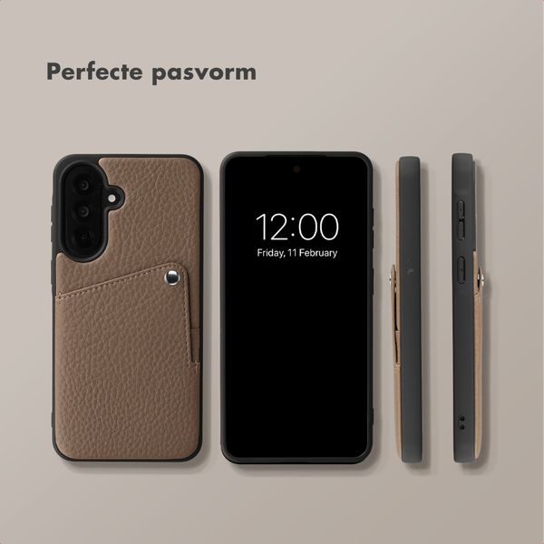 Selencia Riva Backcover met Pashouder Samsung Galaxy A37 (5G) - Mocha Brown
