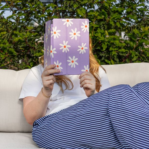 imoshion Design Trifold Bookcase Samsung Galaxy Tab S11 / S12 Ultra - Flowers Distance