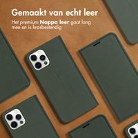 Accezz Premium Leather Slim Bookcase iPhone 12 (Pro) - Groen