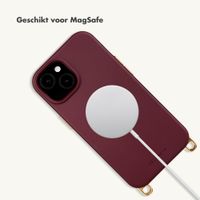 Selencia Rivièra MagSafe Backcover met afneembare haakjes Apple iPhone 15 - Bold Burgundy