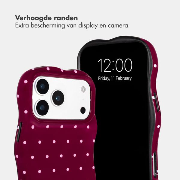 Selencia Vivid Wavy Backcover met MagSafe Apple iPhone 17 Pro Max - Happy Dots Burgundy
