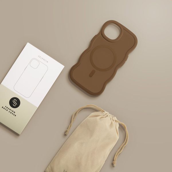 Selencia Wavy Backcover met MagSafe Apple iPhone 14 / 13 - Mocha Brown