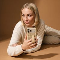 Callbuddy Hoesje met Strap Apple iPhone 17 Pro - Sand Glow