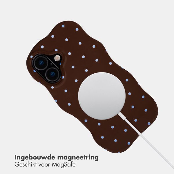 Selencia Vivid Wavy Backcover met MagSafe Apple iPhone 16 - Happy Dots Chocolate