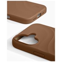 iDeal of Sweden Soft Swirl Silicone MagSafe Case Apple iPhone 16 - Salted Caramel