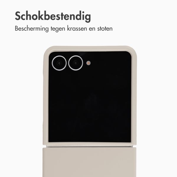 Accezz Liquid Silicone Backcover met MagSafe Samsung Galaxy Z Flip 8 - Stone