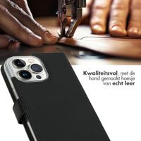 Selencia Echt Lederen Bookcase iPhone 14 Pro Max - Zwart