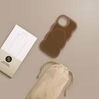 Selencia Wavy Backcover met MagSafe Apple iPhone 15 - Mocha Brown