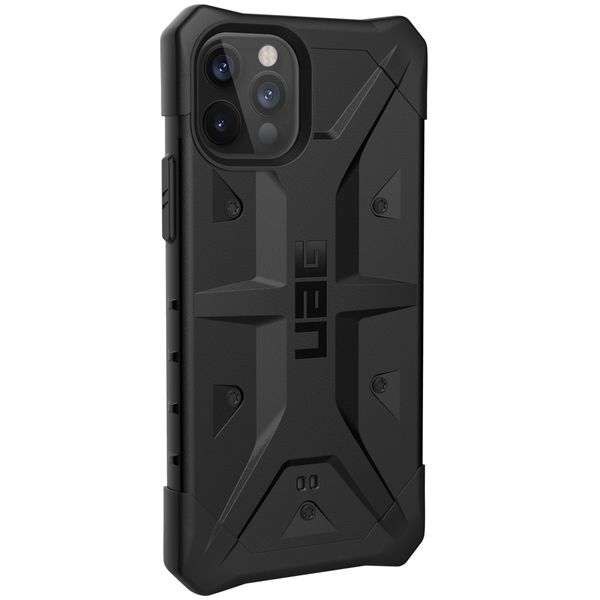 UAG Pathfinder Backcover iPhone 12 (Pro) - Zwart