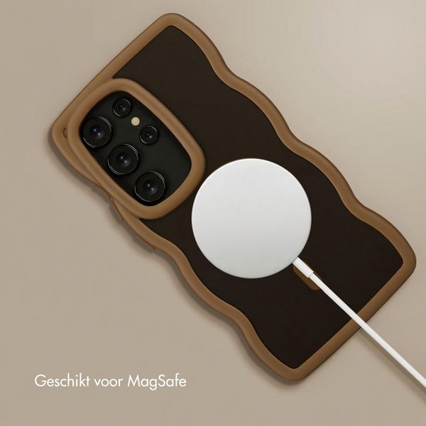 Selencia Wavy Backcover met MagSafe Samsung Galaxy S24 Ultra - Mocha Brown