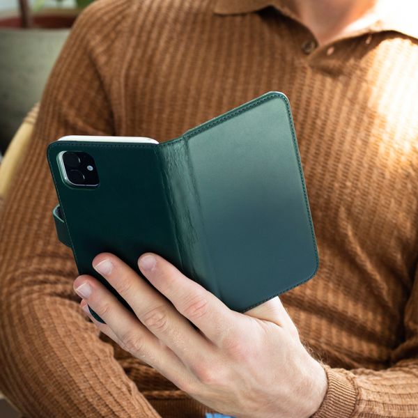 Selencia Echt Leren Bookcase Apple iPhone 12 (Pro) - Groen