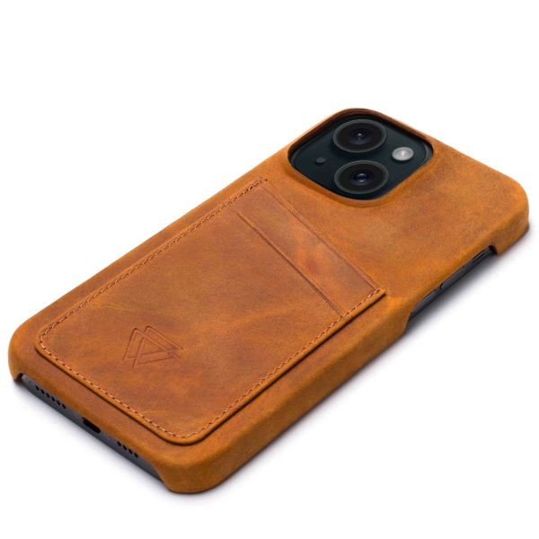 Wachikopa Full Wrap C.C. Backcover met 2 pashouders iPhone 15 - Camel