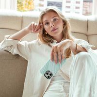 Selencia Vivid Backcover met MagSafe Apple iPhone 13 - Nature Grayed Jade