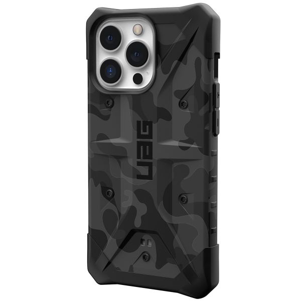 UAG Pathfinder Backcover iPhone 13 - Midnight Camo