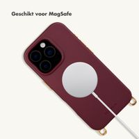 Selencia Rivièra MagSafe Backcover met afneembare haakjes Apple iPhone 16 Pro Max - Bold Burgundy