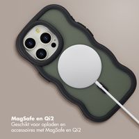 Selencia Wavy Backcover met MagSafe Apple iPhone 15 Pro - Zwart