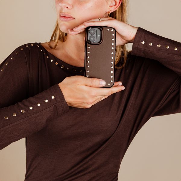 Selencia Studs Backcover met MagSafe Apple iPhone 17 - Cacao Crush