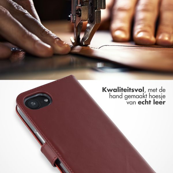Selencia Echt Leren Bookcase Apple iPhone 17e / 16e - Burgundy