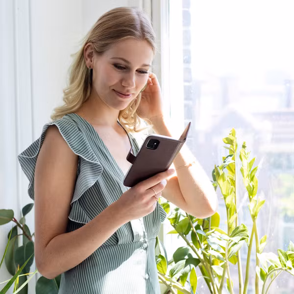 Selencia Echt Leren Bookcase Apple iPhone 12 Pro Max - Bruin