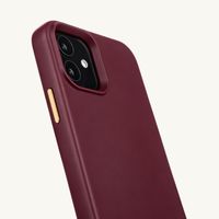 Selencia Rivièra MagSafe Backcover met afneembare haakjes voor de Apple iPhone 12 / 12 Pro - Bold Burgundy + Sorbet Pop Polskoord - Pink