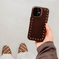 Selencia Studs Back Cover with MagSafe Apple iPhone 15 - Cacao Crush