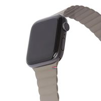 Decoded Silicone Magnetic Traction Strap Lite Apple Watch Series 1-10 / SE / Ultra (2) - 42/44/45/46/49 mm - Dark Taupe