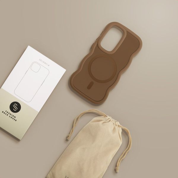 Selencia Wavy Backcover met MagSafe Samsung Galaxy S24 / S25 - Mocha Brown