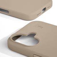 iDeal of Sweden Silicone Case met MagSafe Apple iPhone 17 - Beige