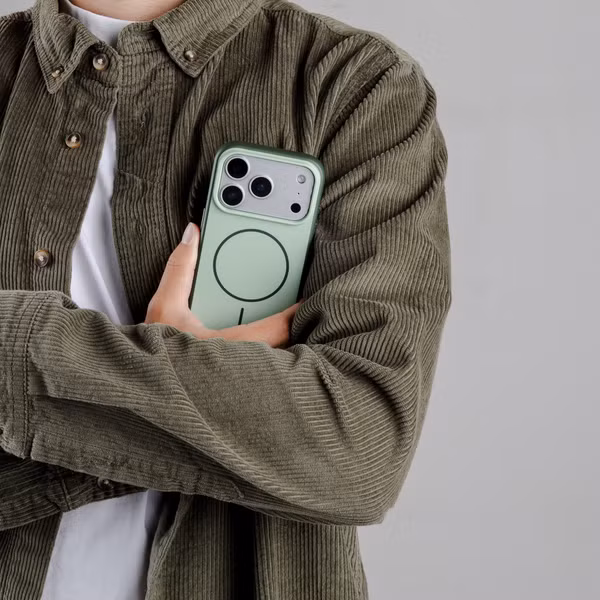 imoshion Colour Back Cover with Thin MagSafe Ring Apple iPhone 15 - Dark Green