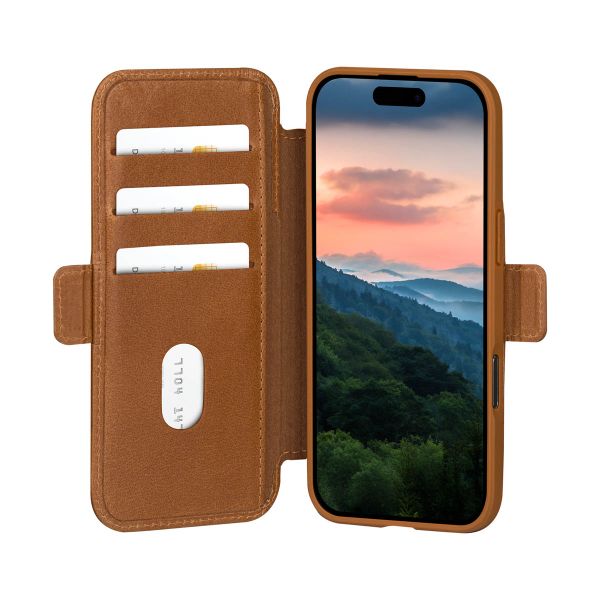 dbramante1928 Copenhagen Bookcase Apple iPhone 17 - Tan