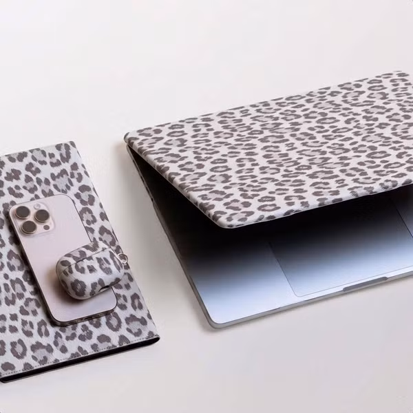 Selencia Sabi Laptop Cover Panterprint Apple MacBook Pro 14 inch (2021 / 2023 M3 chip / 2024 M4 chip / 2025 M5 chip) - Soft Ivory