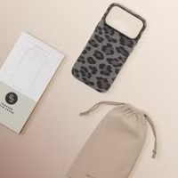 Selencia Sabi Backcover Panterprint met MagSafe Apple iPhone 17 Pro Max - Midnight Black