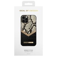 iDeal of Sweden Atelier Backcover iPhone 12 (Pro) - Midnight Python