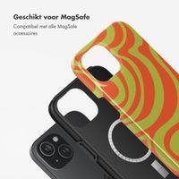 Selencia Vivid Tough Backcover met MagSafe iPhone 15 - Wavy Swirl Orange Fern