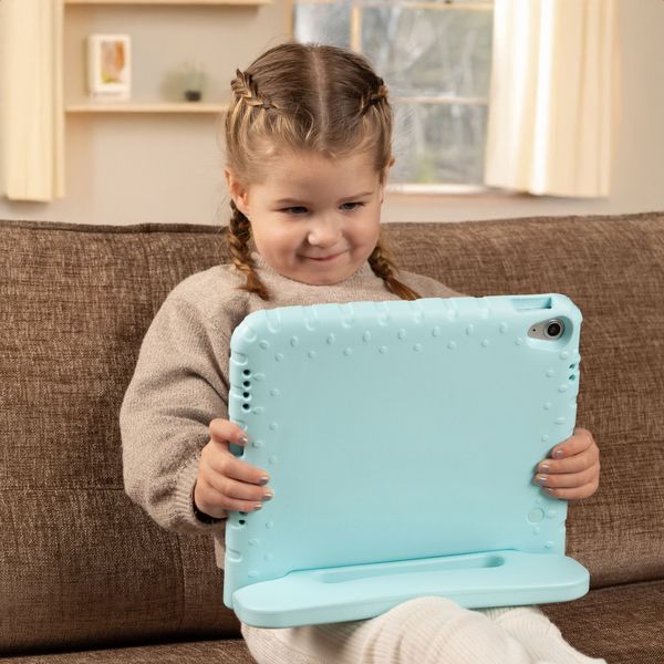 imoshion Kidsproof Backcover met handvat Apple iPad 11 (2025) 11 inch A16 / iPad 10 (2022) 10.9 inch - Soft Blue