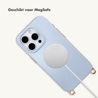 Selencia Rivièra MagSafe Backcover met afneembare haakjes Apple iPhone 16 Pro - Powder Blue