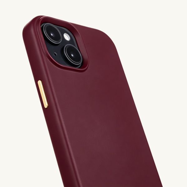 Selencia Rivièra MagSafe Backcover met afneembare haakjes voor de Apple iPhone 15 - Bold Burgundy + Sorbet Pop Polskoord - Pink