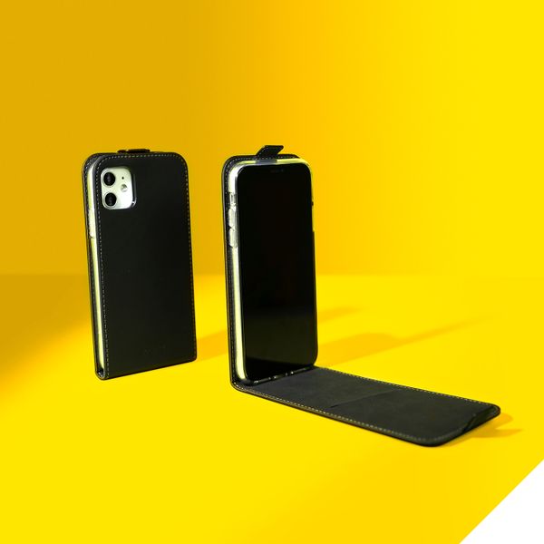 Accezz Flipcase iPhone 11 Pro - Zwart