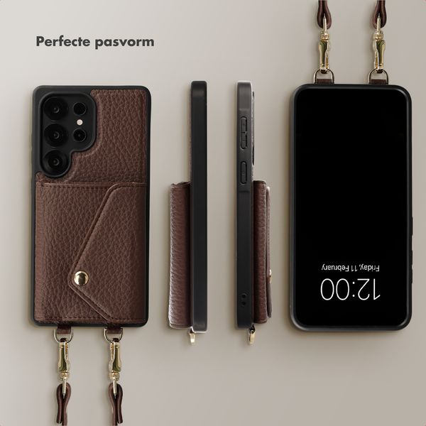 Selencia Sera Telefoonhoes met Koord en Envelop Pashouder Samsung Galaxy S25 Ultra - Chocolate Brown