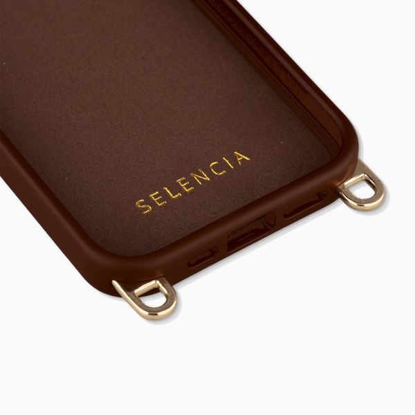 Selencia Rivièra MagSafe Backcover met afneembare haakjes voor de Apple iPhone 15 Pro - Choco Brown + Satin Crush Polskoord - Cosmic Candy