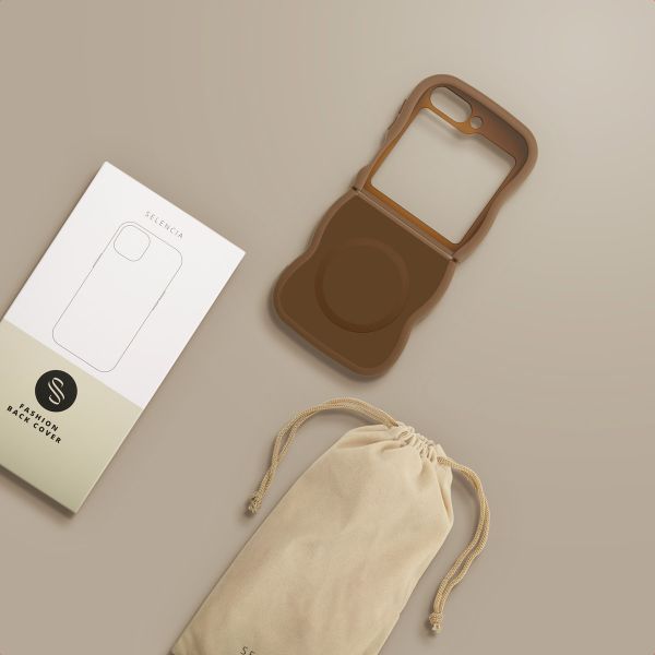 Selencia Wavy Backcover met MagSafe Samsung Galaxy Z Flip 6 - Mocha Brown