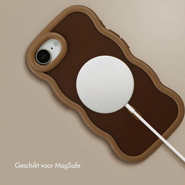 Selencia Wavy Backcover met MagSafe Apple iPhone 17e / 16e - Mocha Brown