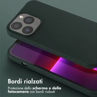 Selencia Siliconen hoesje met afneembaar koord Apple iPhone 13 - Donkergroen